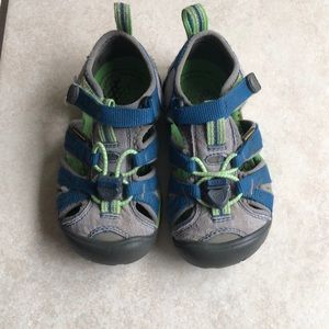 Toddler boy closed toe sandals water shoes Keens